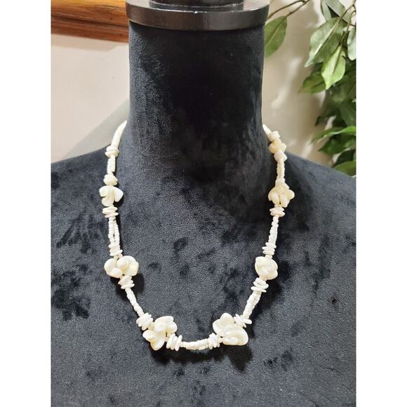 Women's Twisted White Chip & Sliced Shell Vintage Bead Necklace - Picture 1 of 7